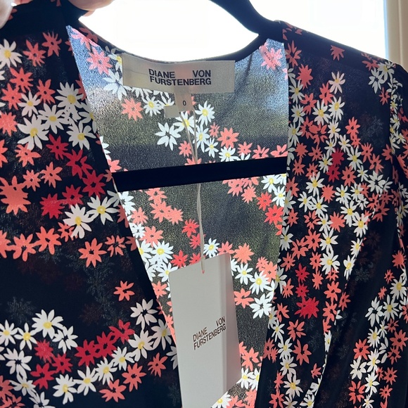 Zoie Floral Sheer Knot-Front Black Crop Top Size 0 - Picture 11 of 12